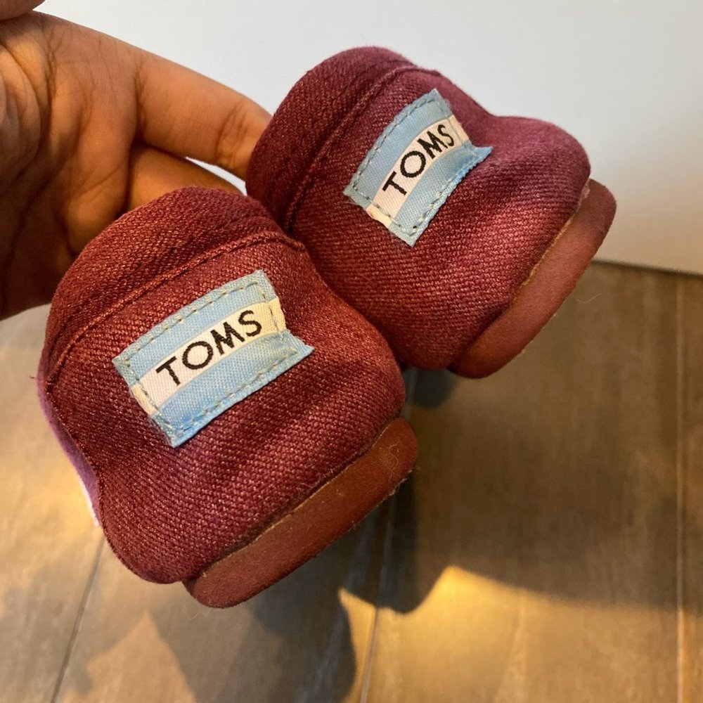 Toms - Picture 2 of 4